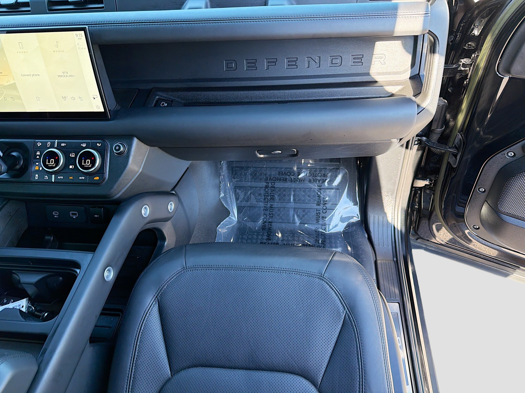 Used 2023 Land Rover Defender 90 V8 AWD/4WD image 16