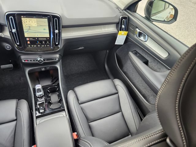 New 2026 Volvo XC40 B5 Ultra w/ Climate Package AWD/4WD image 12