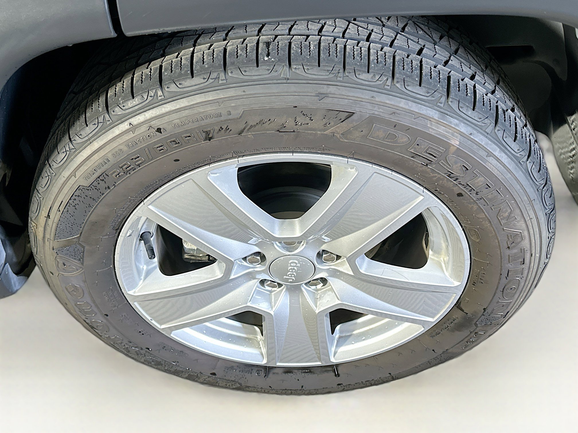 Used 2022 Jeep Compass Latitude FWD image 11