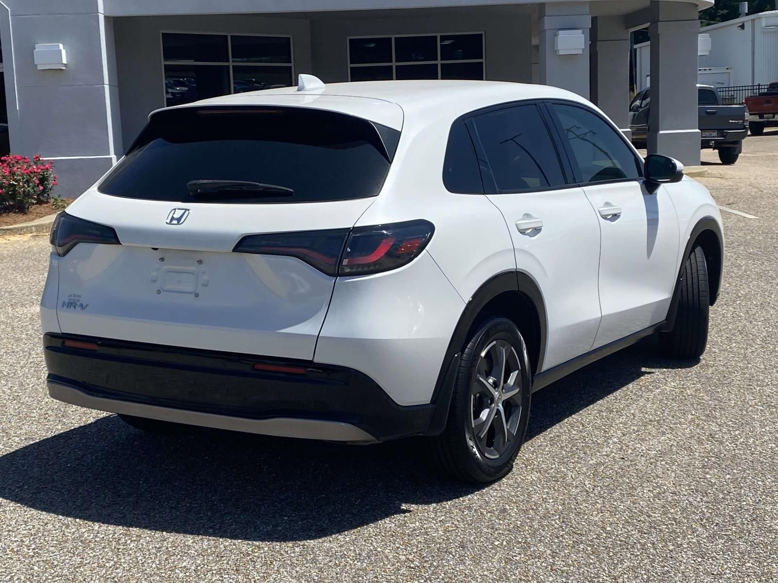 Used 2023 Honda HR-V EX-L image 7