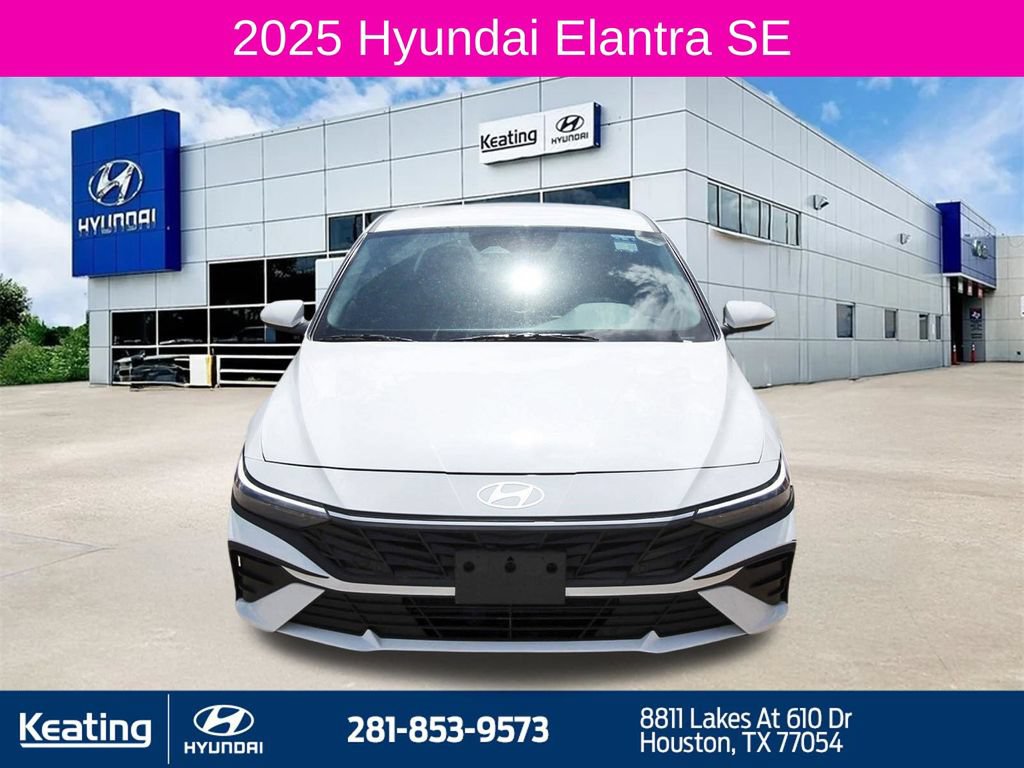 Used 2025 Hyundai Elantra SE FWD image 2