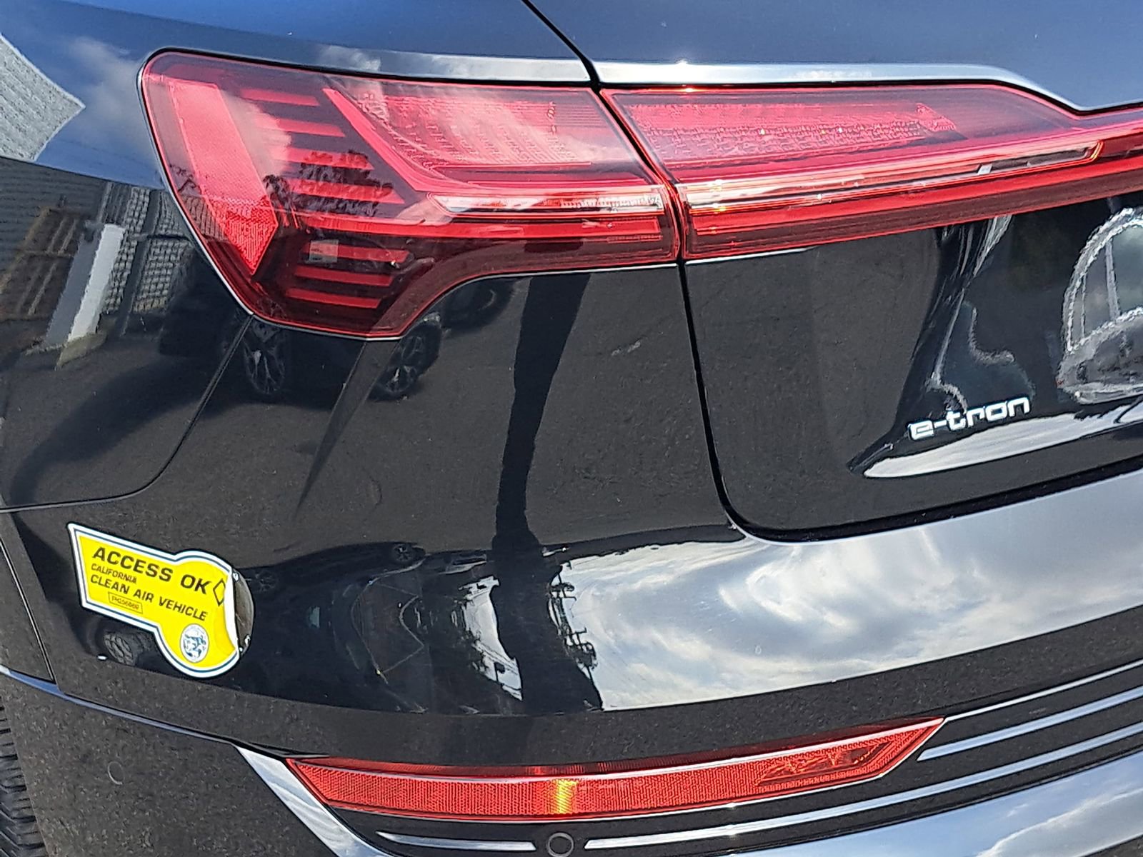 Used 2022 Audi e-tron Premium Plus AWD/4WD image 36