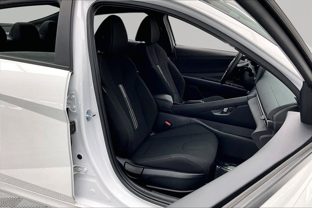 Used 2025 Hyundai Elantra Sport FWD image 7