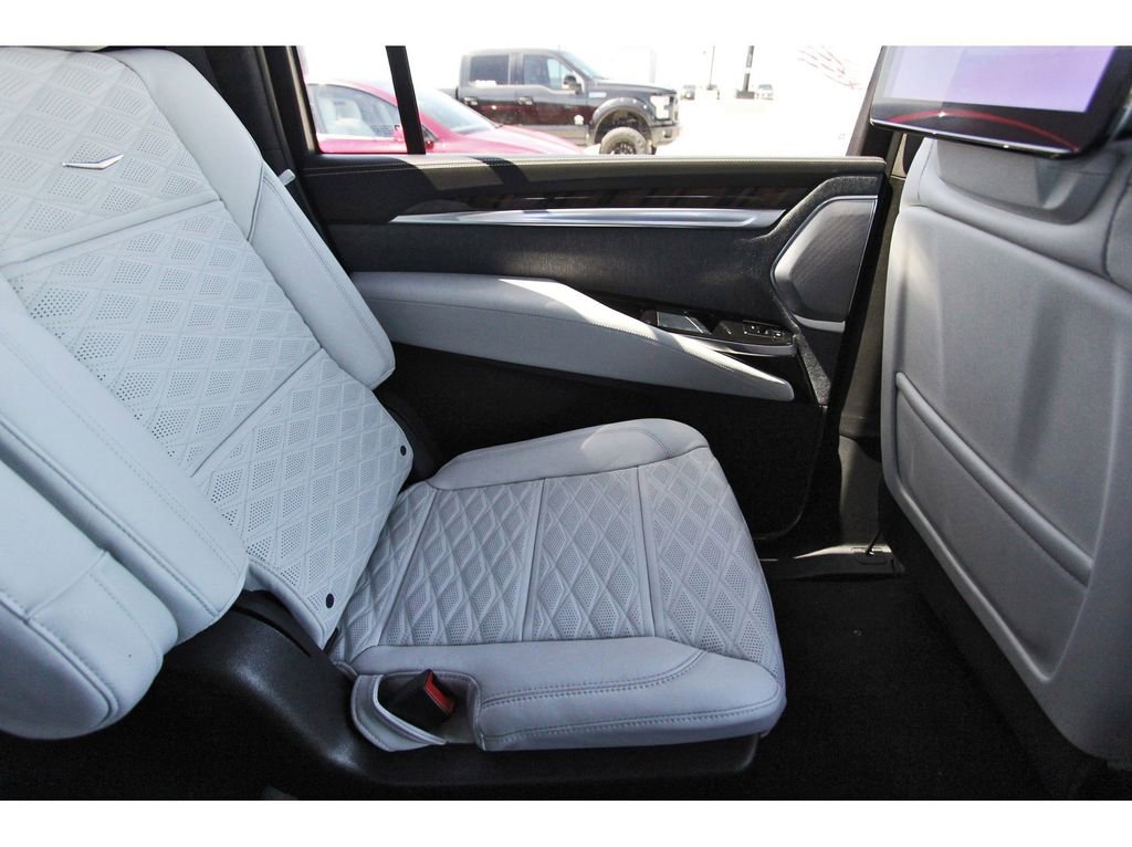 New 2026 Cadillac Escalade ESV Platinum Sport w/ LPO, ONYX Package image 11