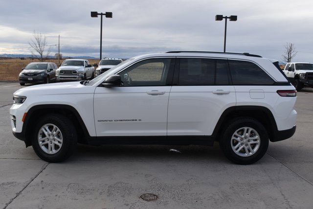 Used 2023 Jeep Grand Cherokee Laredo image 8