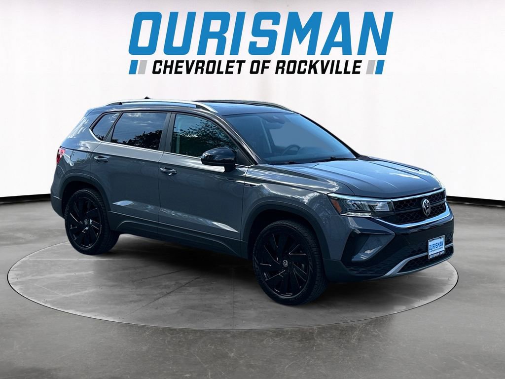 Used 2024 Volkswagen Taos SE w/ Panoramic Sunroof Package AWD/4WD image 1