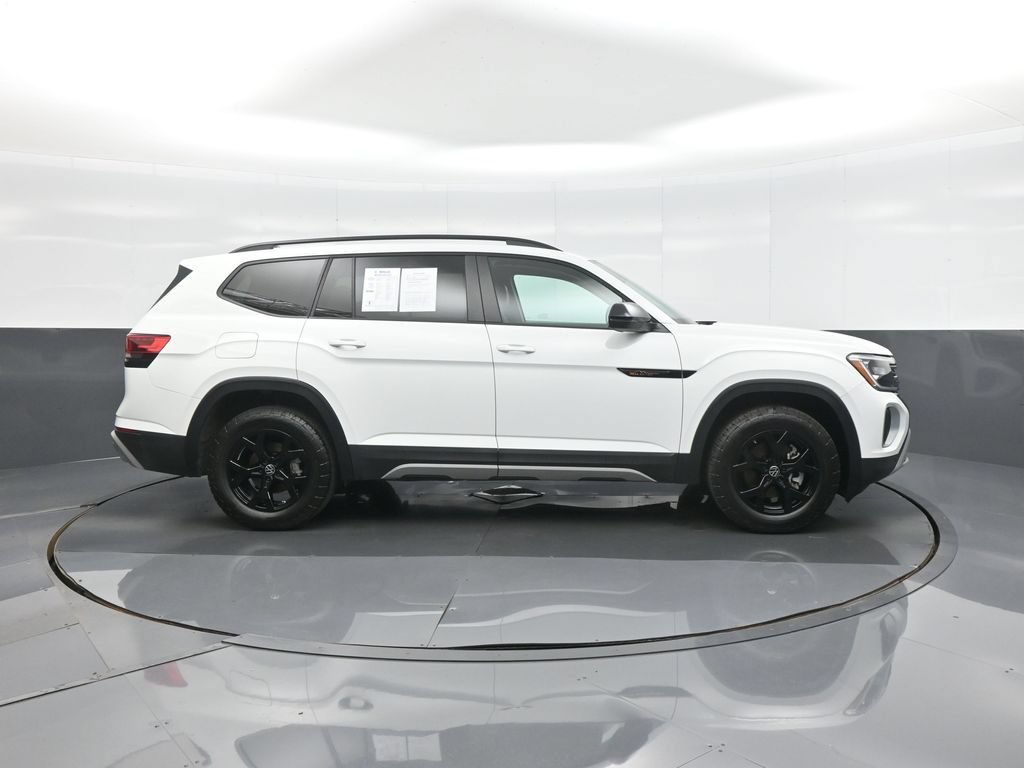 Used 2024 Volkswagen Atlas Peak Edition SE AWD/4WD image 8