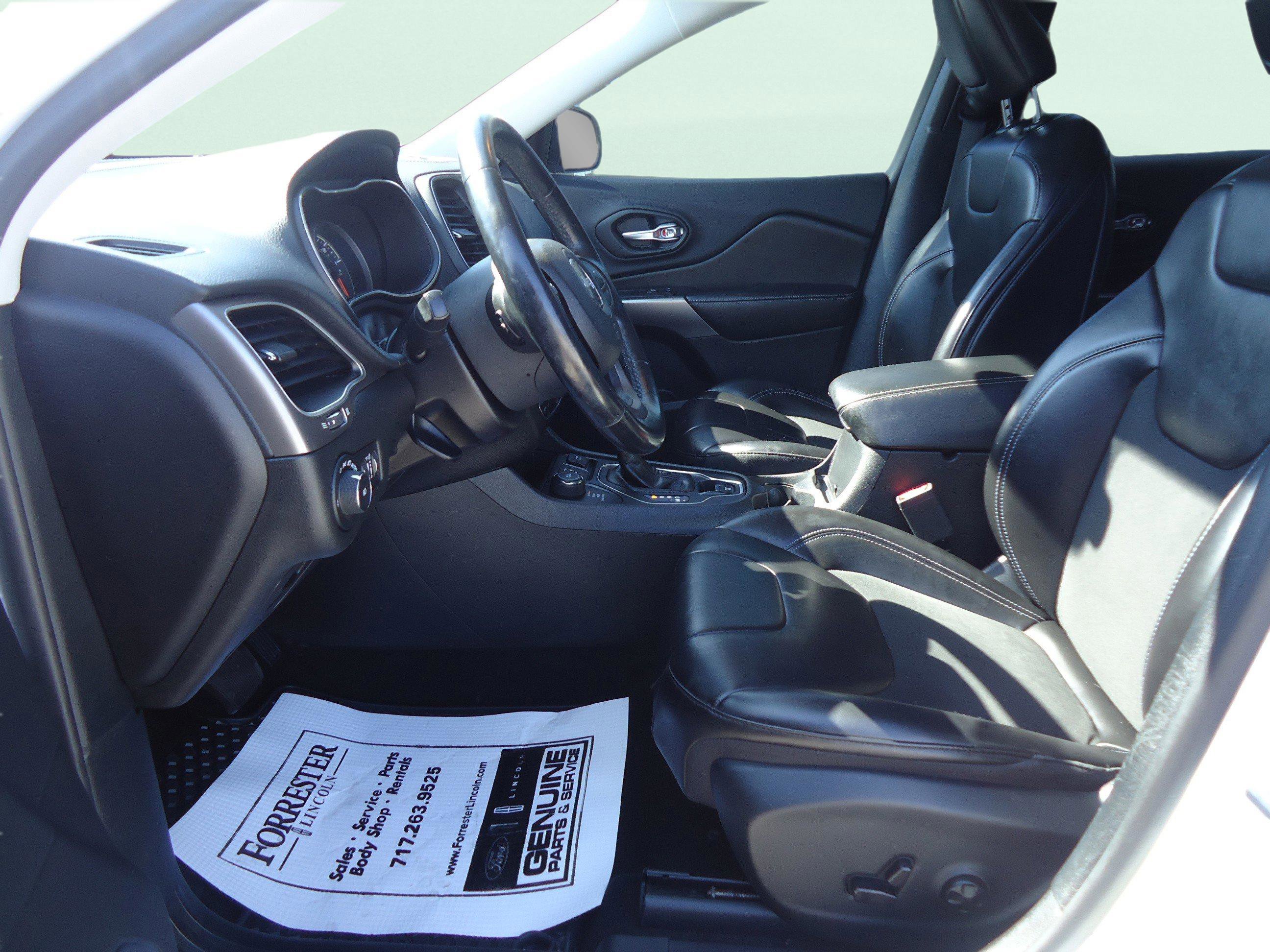 Used 2020 Jeep Cherokee Latitude Plus w/ Cold Weather Group image 23