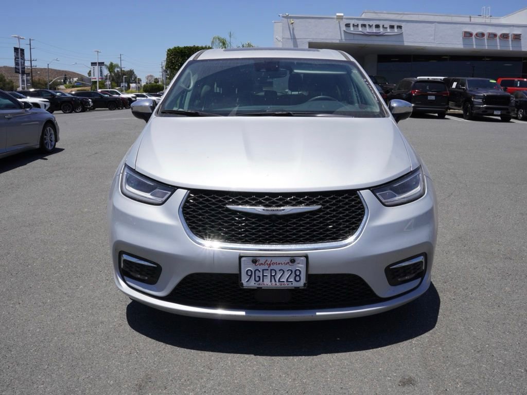 Used 2023 Chrysler Pacifica Limited image 10