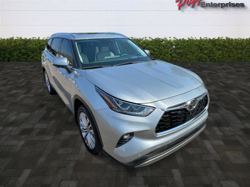 Used 2024 Toyota Highlander LE image 10