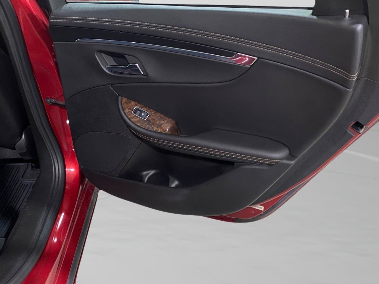 Used 2015 Chevrolet Impala LTZ FWD image 28