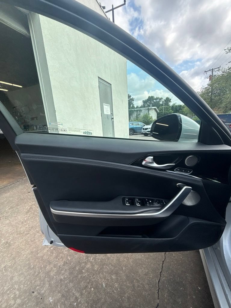 Used 2018 Kia Stinger Premium RWD image 11