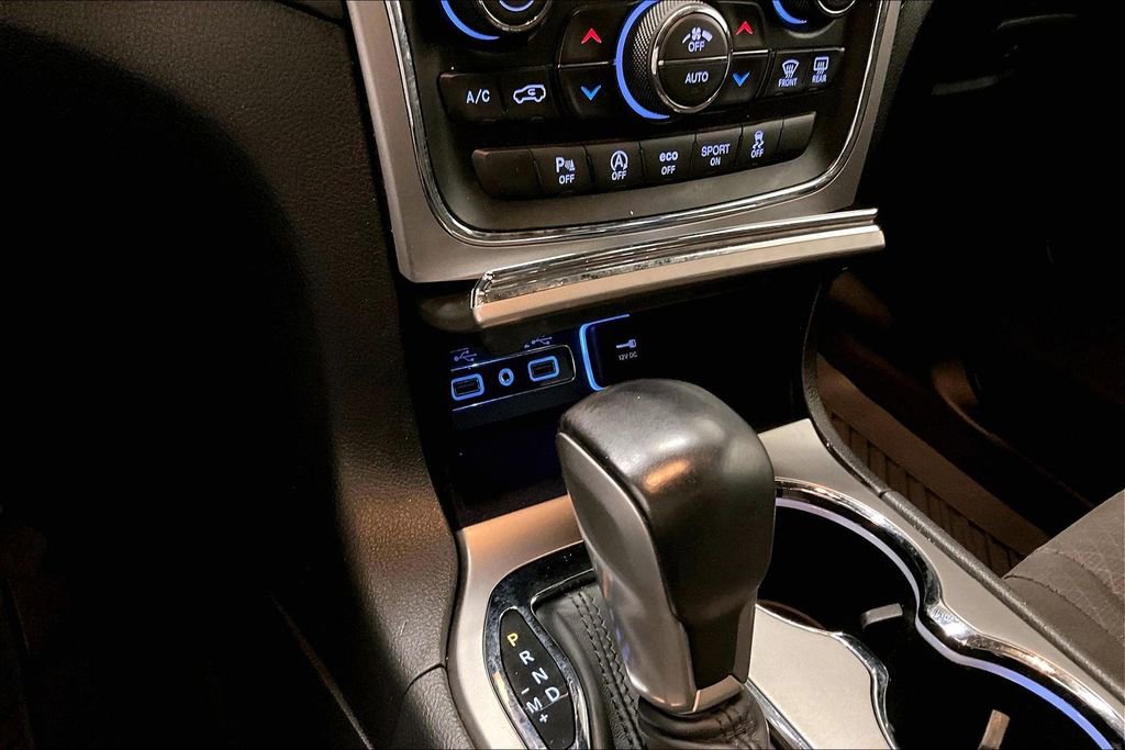 Used 2020 Jeep Grand Cherokee Laredo AWD/4WD image 16