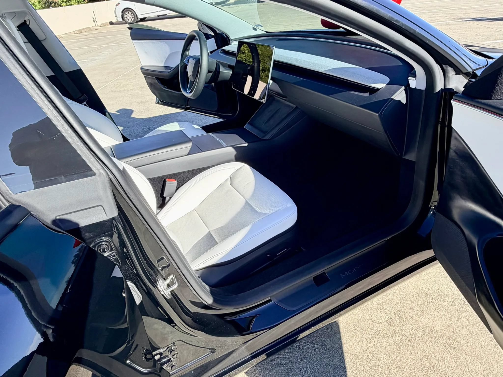 Used 2024 Tesla Model 3 Standard Range RWD image 33