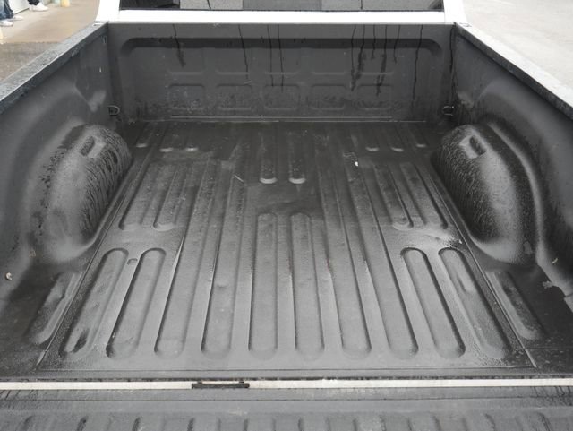 Used 2017 RAM 1500 Classic SLT AWD/4WD image 9