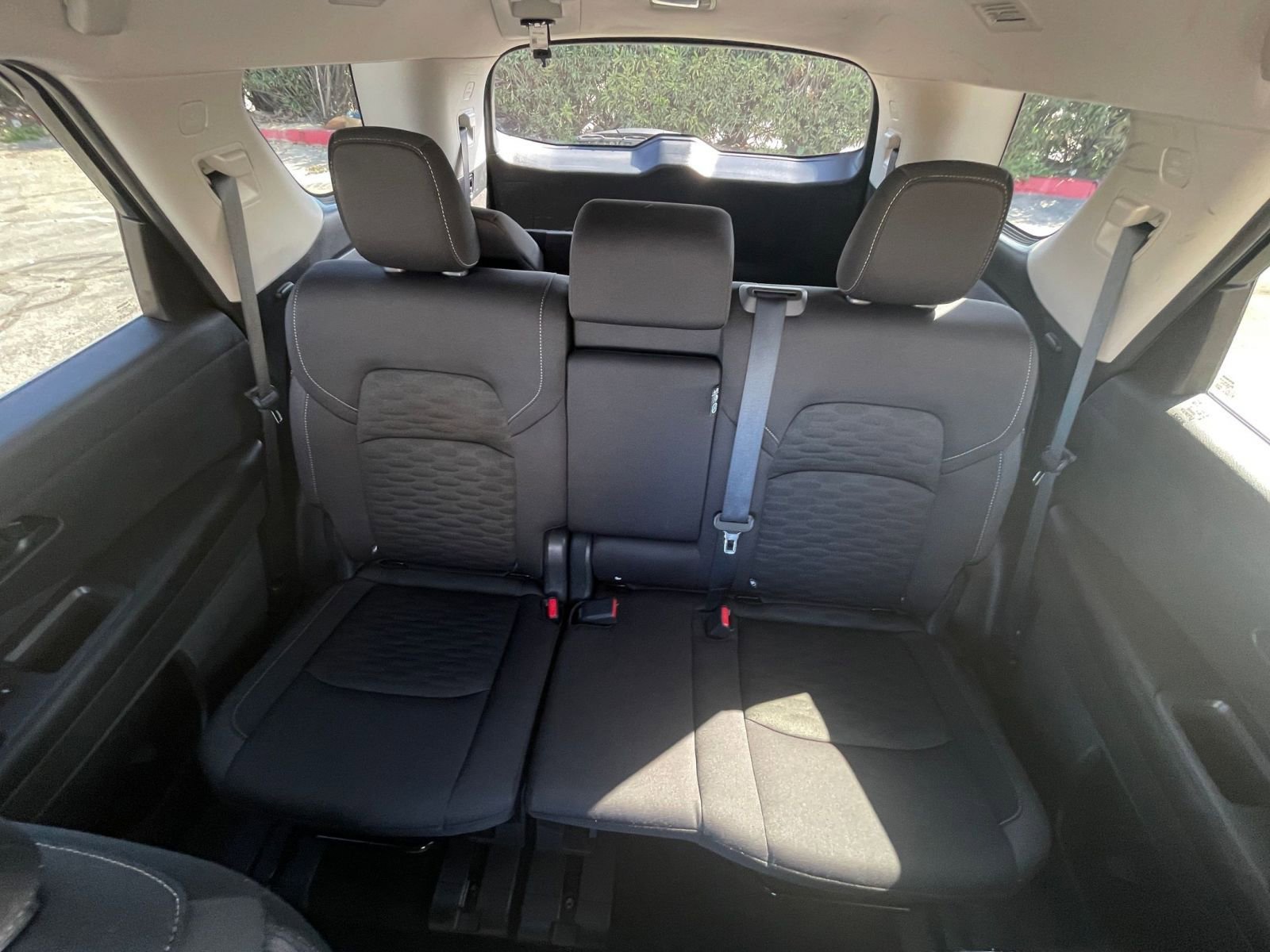 Used 2025 Nissan Pathfinder SV FWD image 41