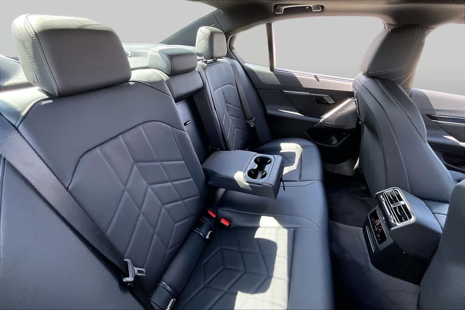 Used 2027 BMW 530i RWD image 18