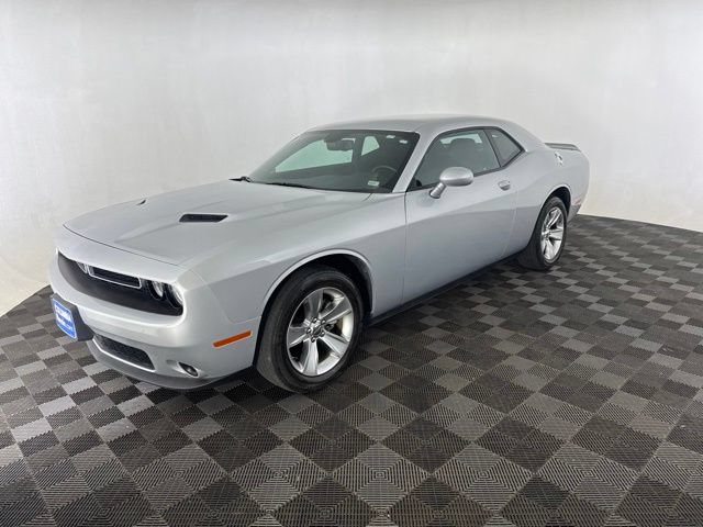 Used 2022 Dodge Challenger SXT RWD image 5
