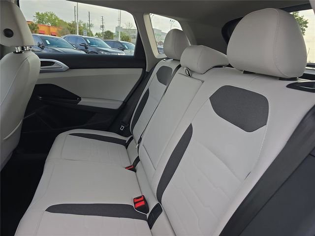 Used 2025 Volkswagen Taos SE image 11