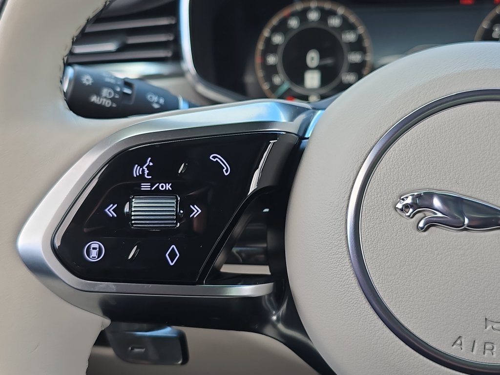 Certified 2025 Jaguar F-PACE R-Dynamic S AWD/4WD image 17
