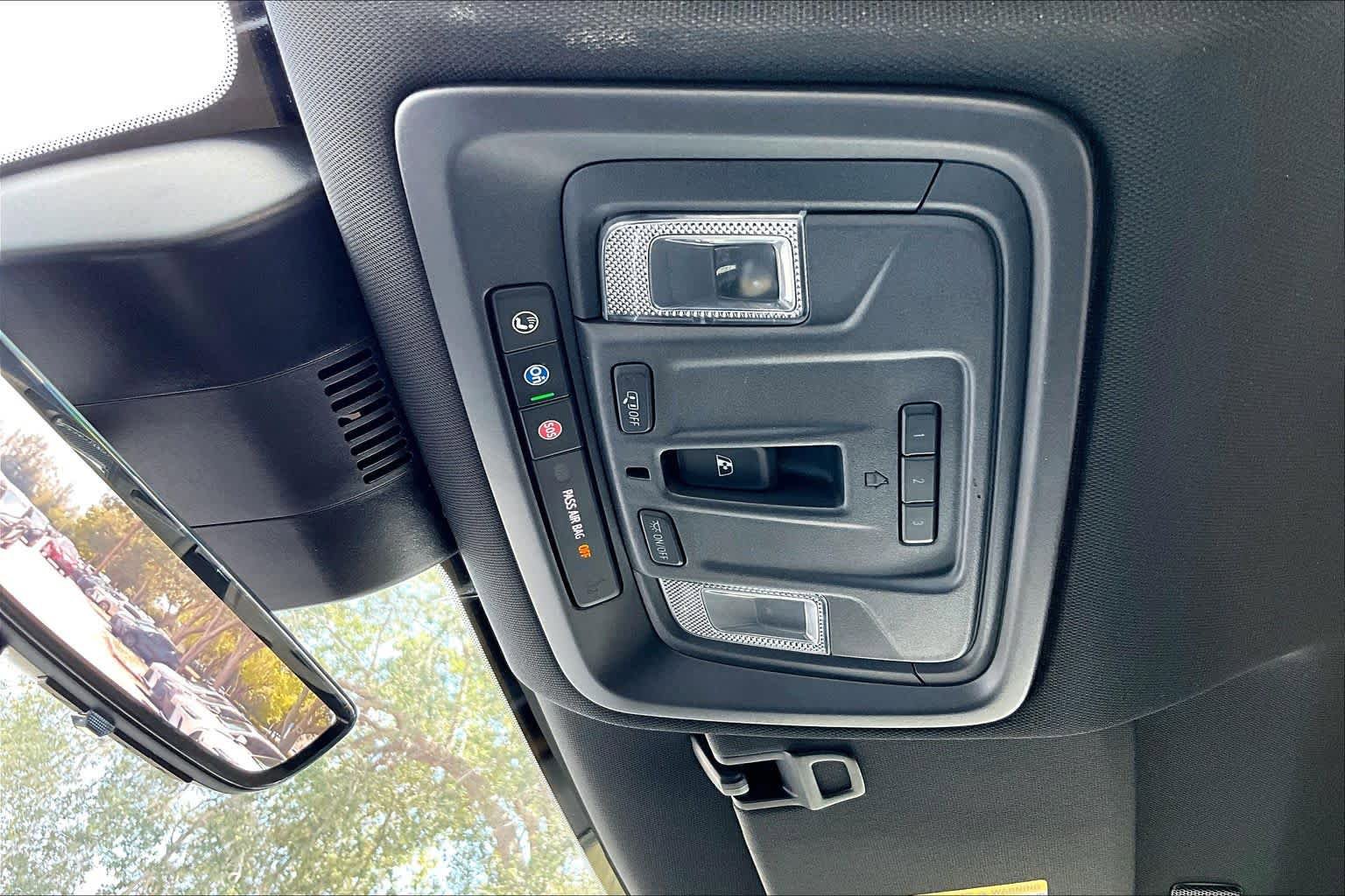 Used 2024 Chevrolet Silverado 1500 High Country w/ Technology Package AWD/4WD image 32