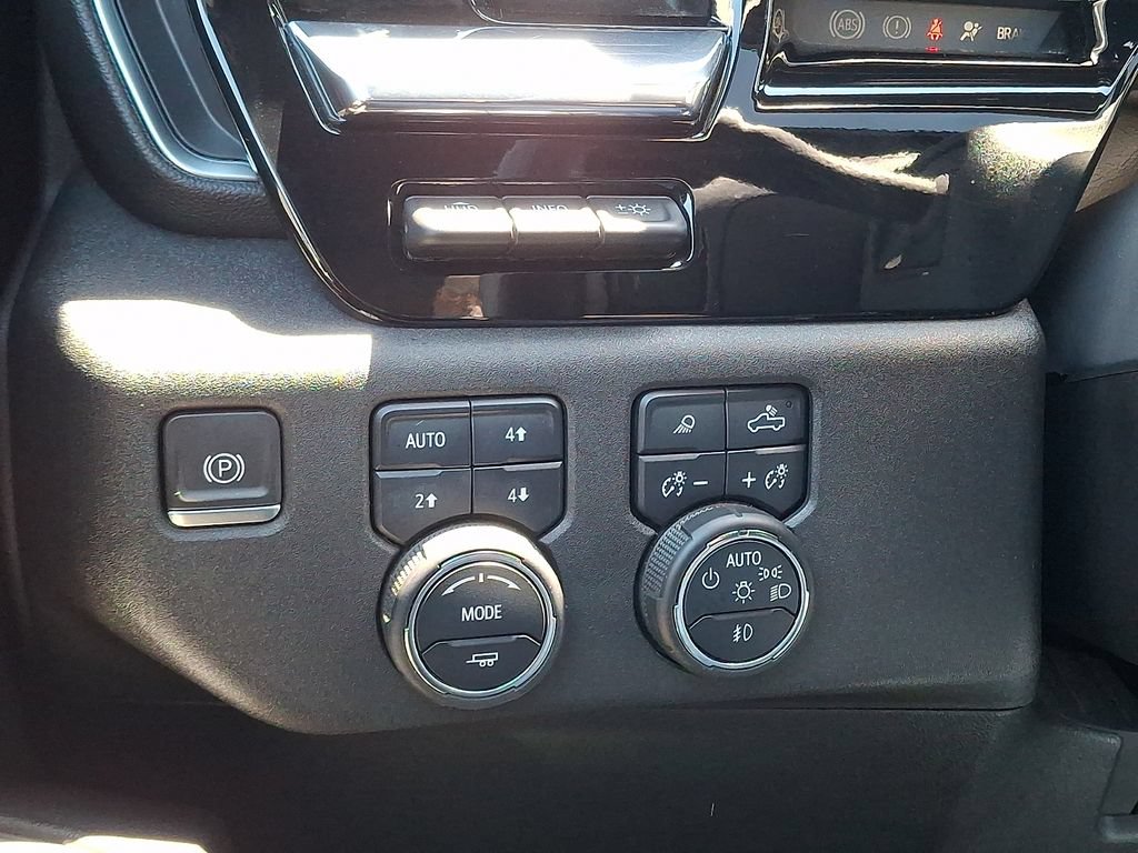 Used 2024 Chevrolet Silverado 3500 High Country w/ High Country Premium Package AWD/4WD image 28