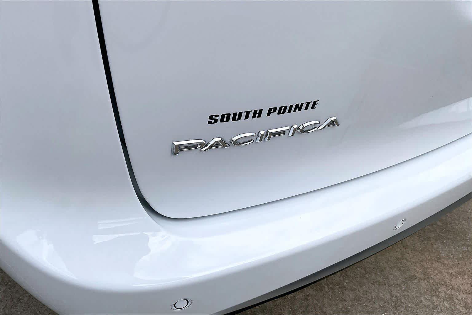 New 2027 Chrysler Pacifica Select FWD image 15