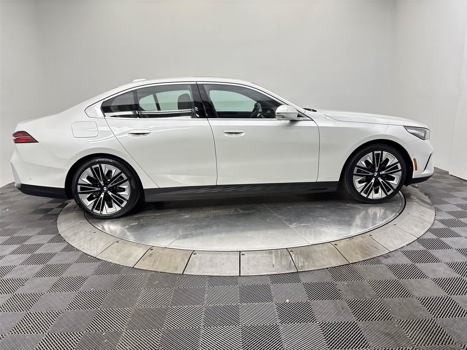 Used 2026 BMW i5 eDrive40 RWD image 17