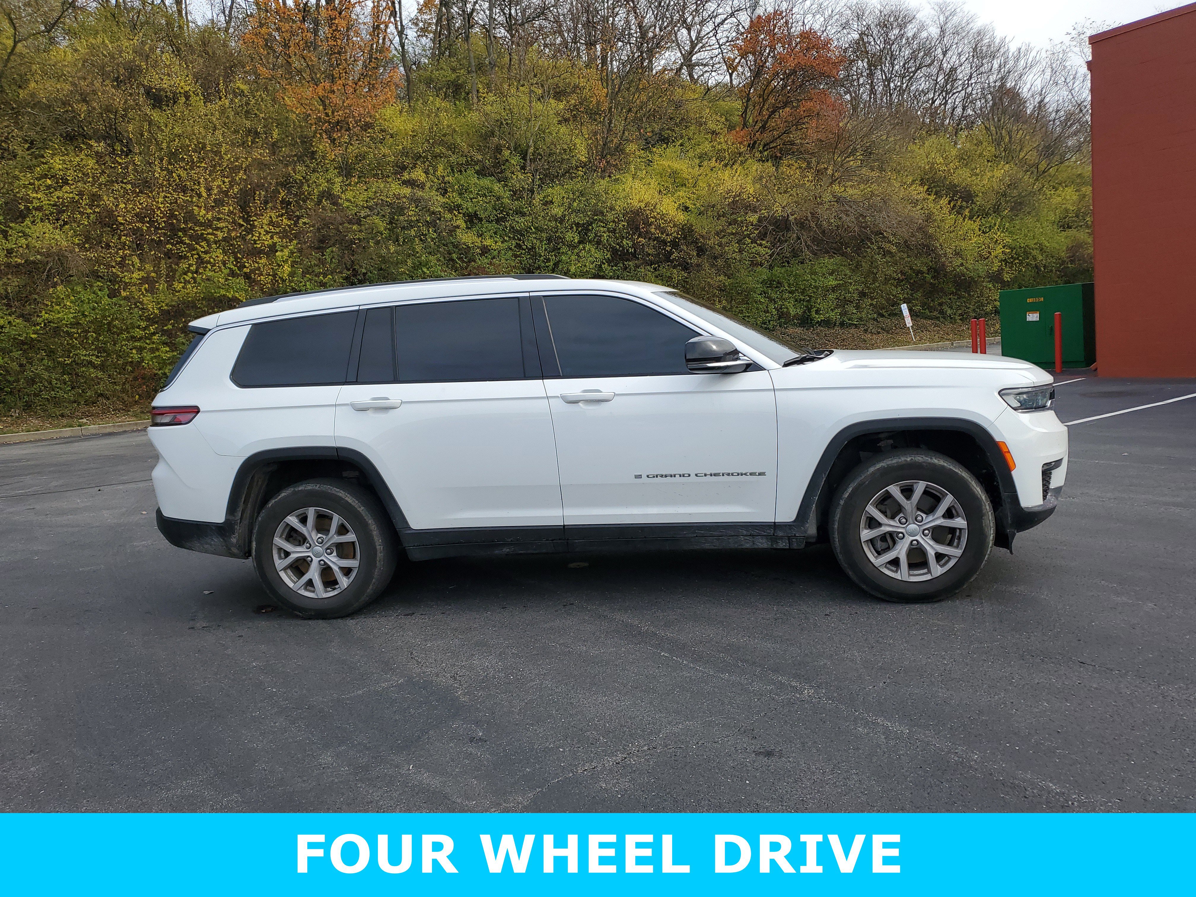 Used 2022 Jeep Grand Cherokee L Limited image 3