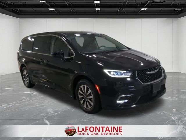 Used 2024 Chrysler Pacifica Select image 6