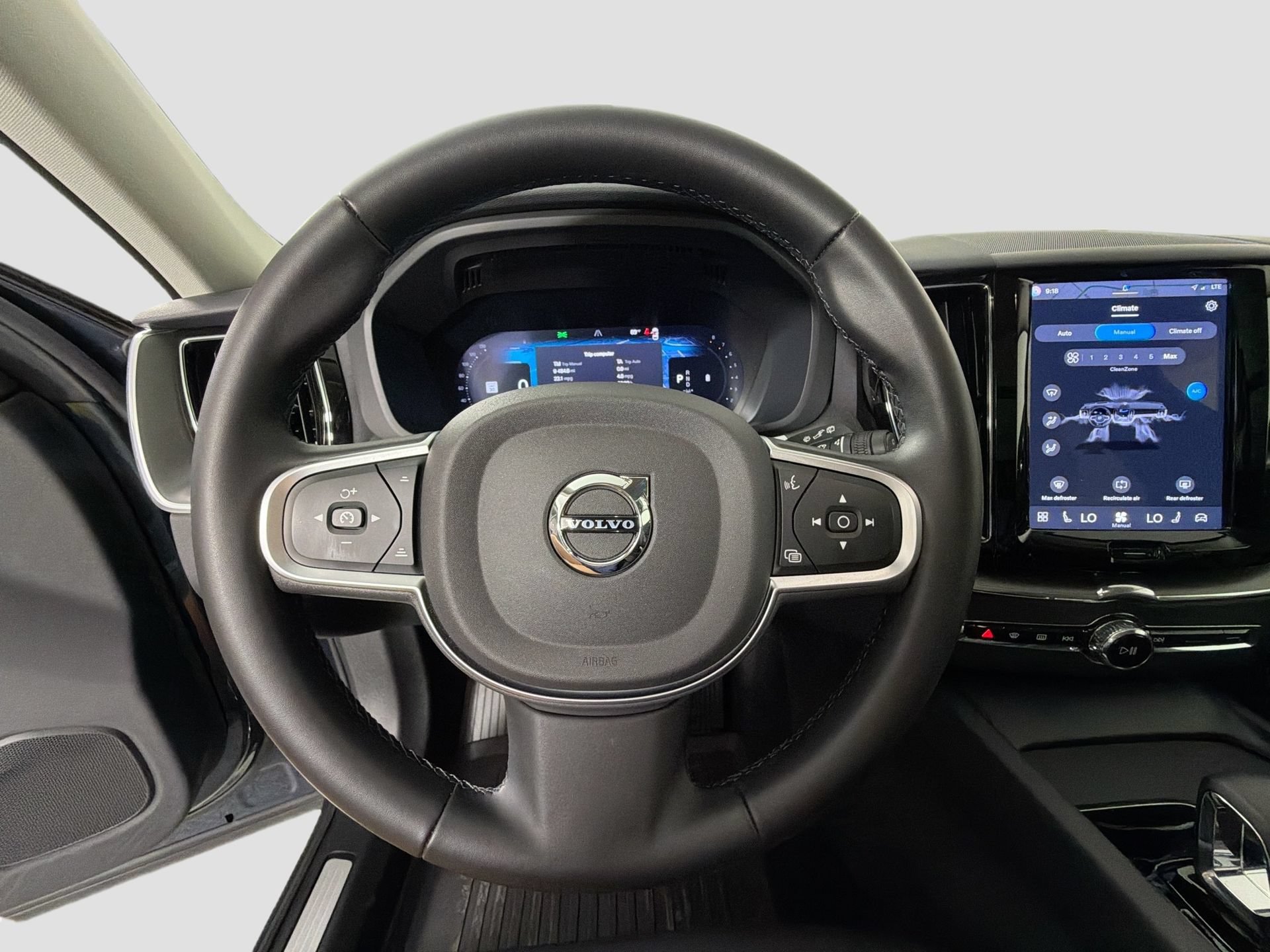 Certified 2025 Volvo XC60 B5 Core AWD/4WD image 12