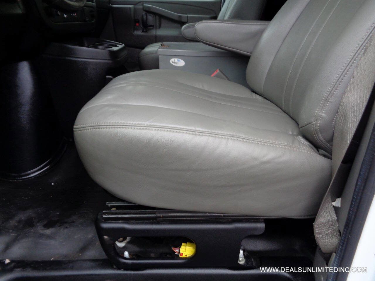 Used 2019 Chevrolet Express 2500 w/ Driver Convenience Package image 7