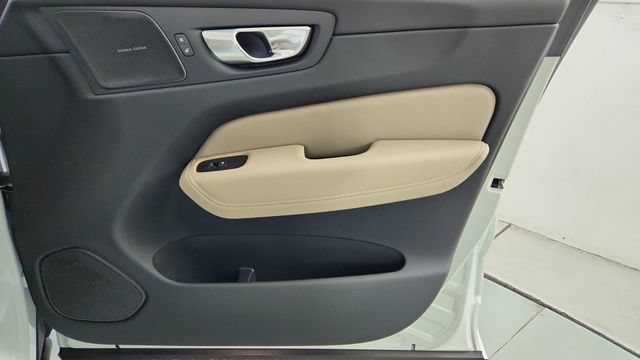 New 2026 Volvo XC60 B5 Plus w/ Climate Package AWD/4WD image 38