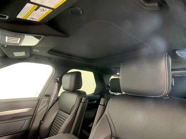 Certified 2025 Land Rover Discovery Dynamic SE image 13