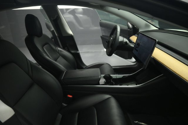 Used 2020 Tesla Model 3 Standard Range RWD image 52