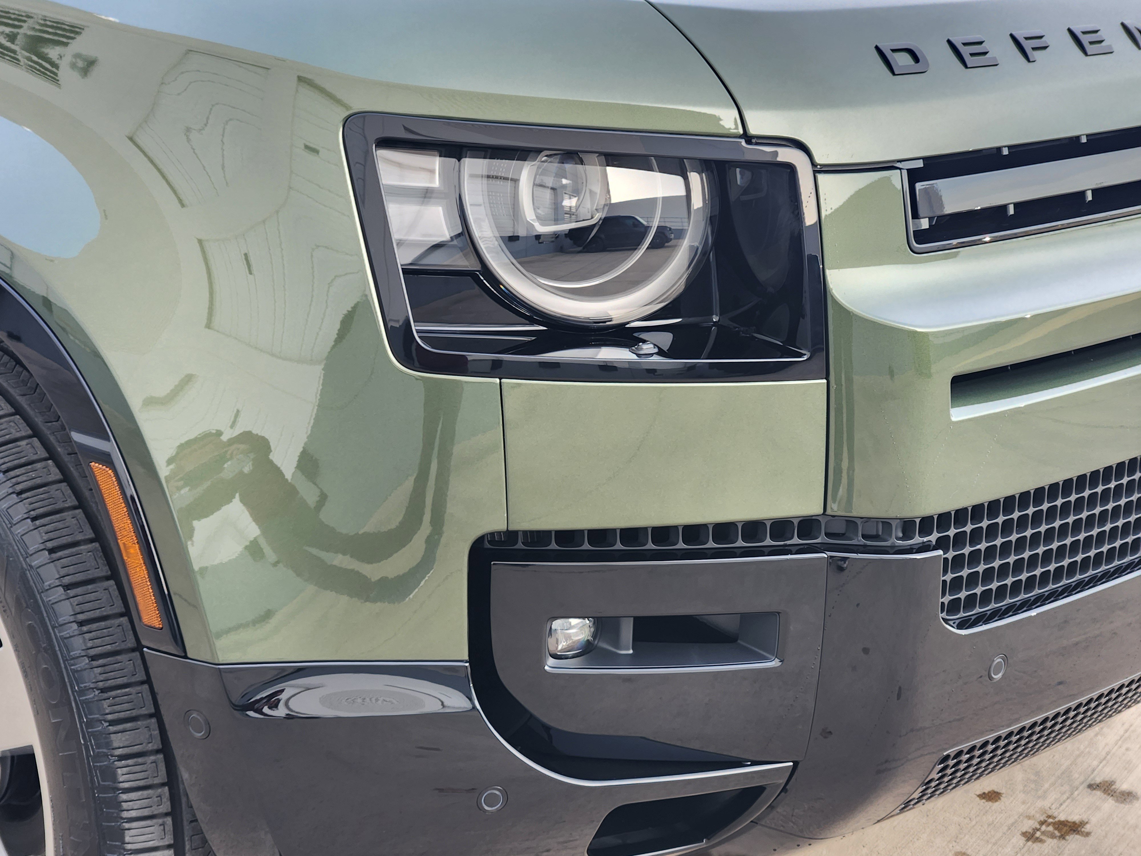 New 2026 Land Rover Defender 110 X-Dynamic SE image 8