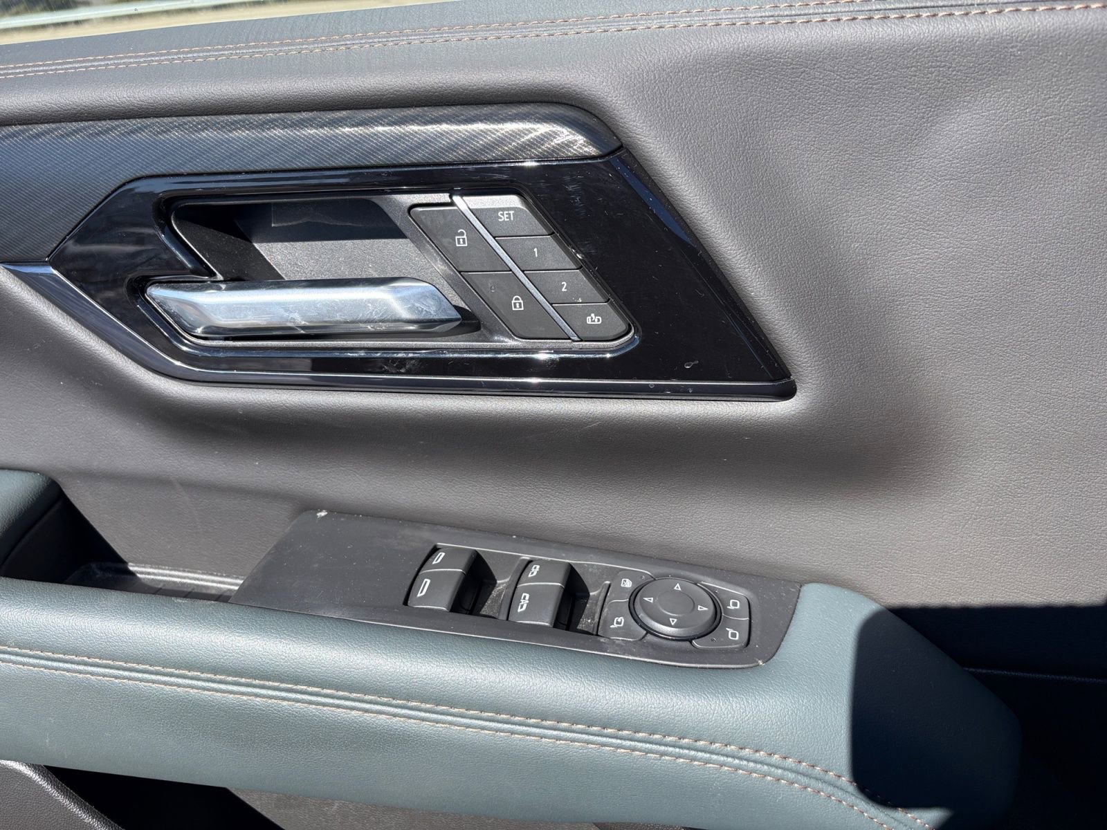 Used 2025 GMC Yukon XL AT4 image 22