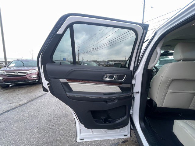 Used 2019 Ford Explorer Platinum image 11