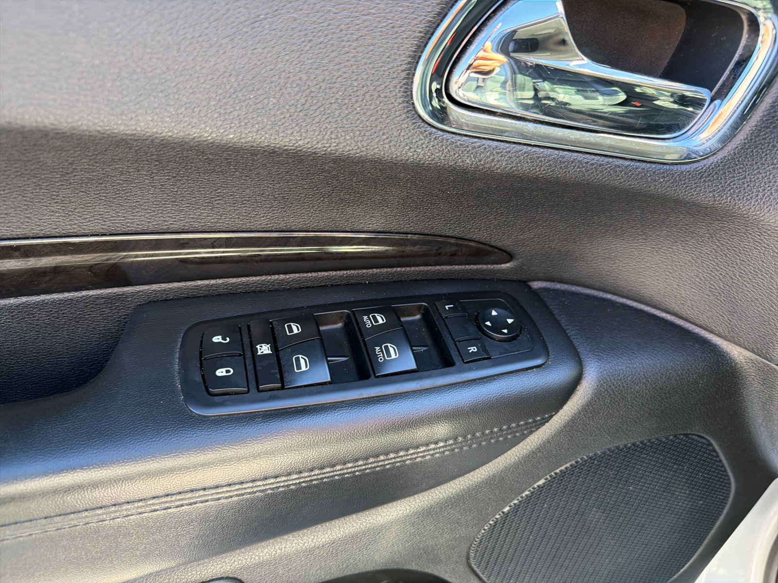 Used 2015 Dodge Durango Limited w/ Nav & Power Liftgate Group RWD image 23