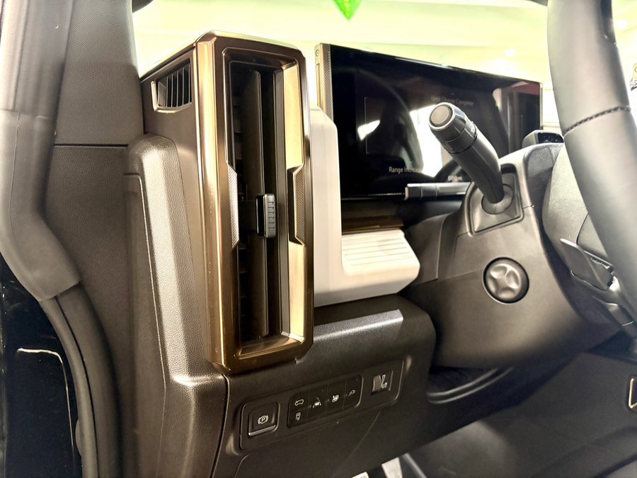 Used 2024 GMC Hummer EV 2X w/ LPO, Illumination Package image 10