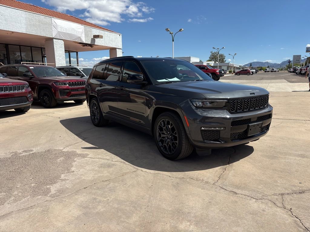 Used 2023 Jeep Grand Cherokee L Summit AWD/4WD image 3