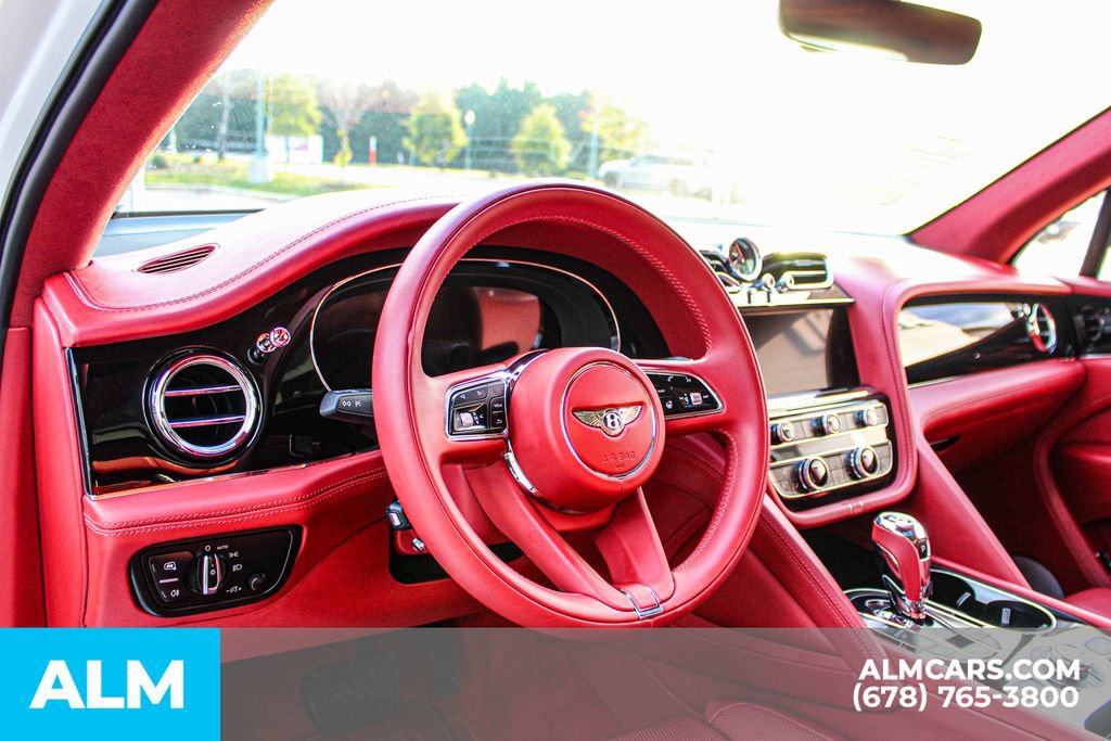 Used 2023 Bentley Bentayga image 24