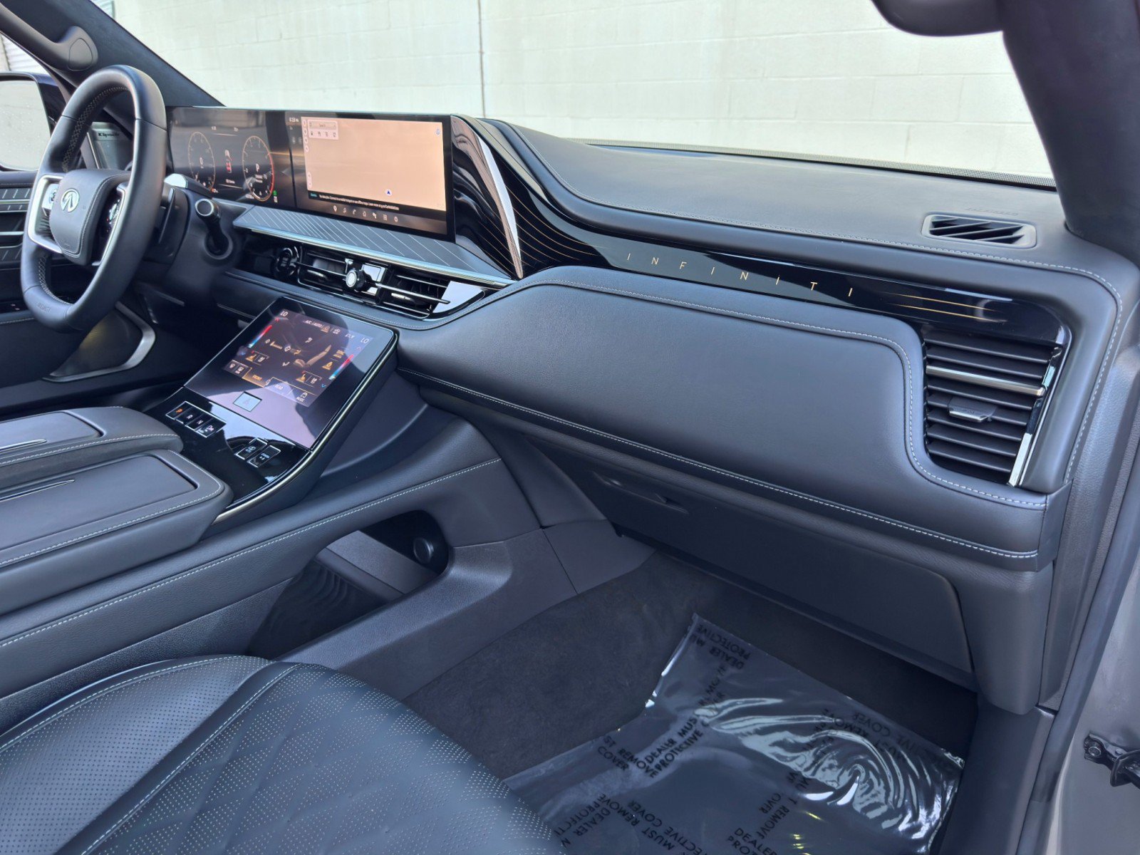 Used 2025 INFINITI QX80 Autograph AWD/4WD image 16