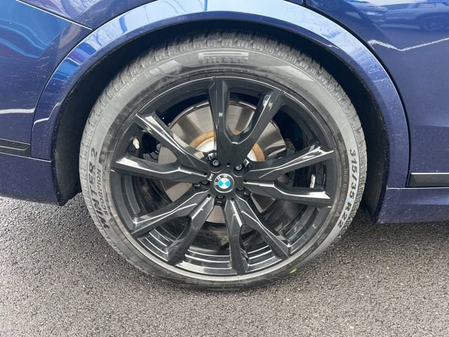 Used 2025 BMW X7 M60i image 40