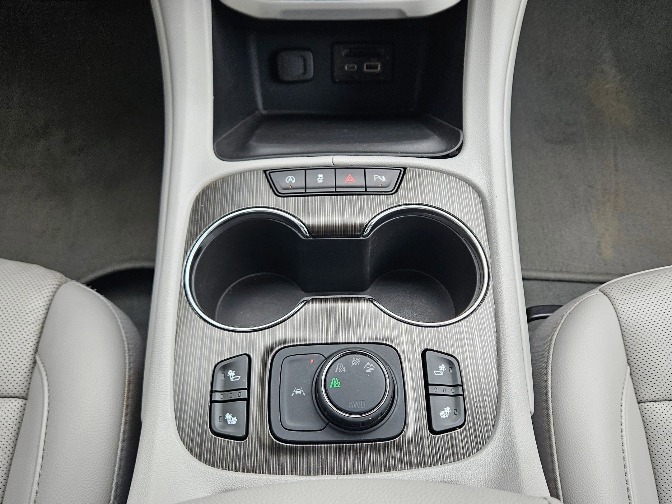 Used 2023 GMC Acadia SLT AWD/4WD image 12