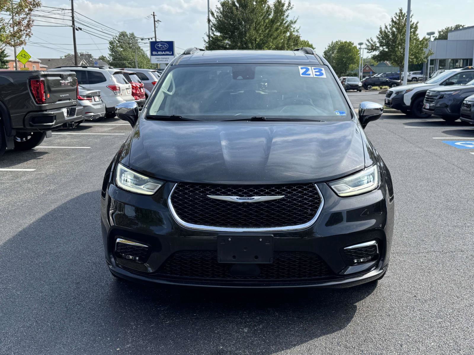 Used 2023 Chrysler Pacifica Limited w/ Uconnect Theater Family Group AWD/4WD image 5