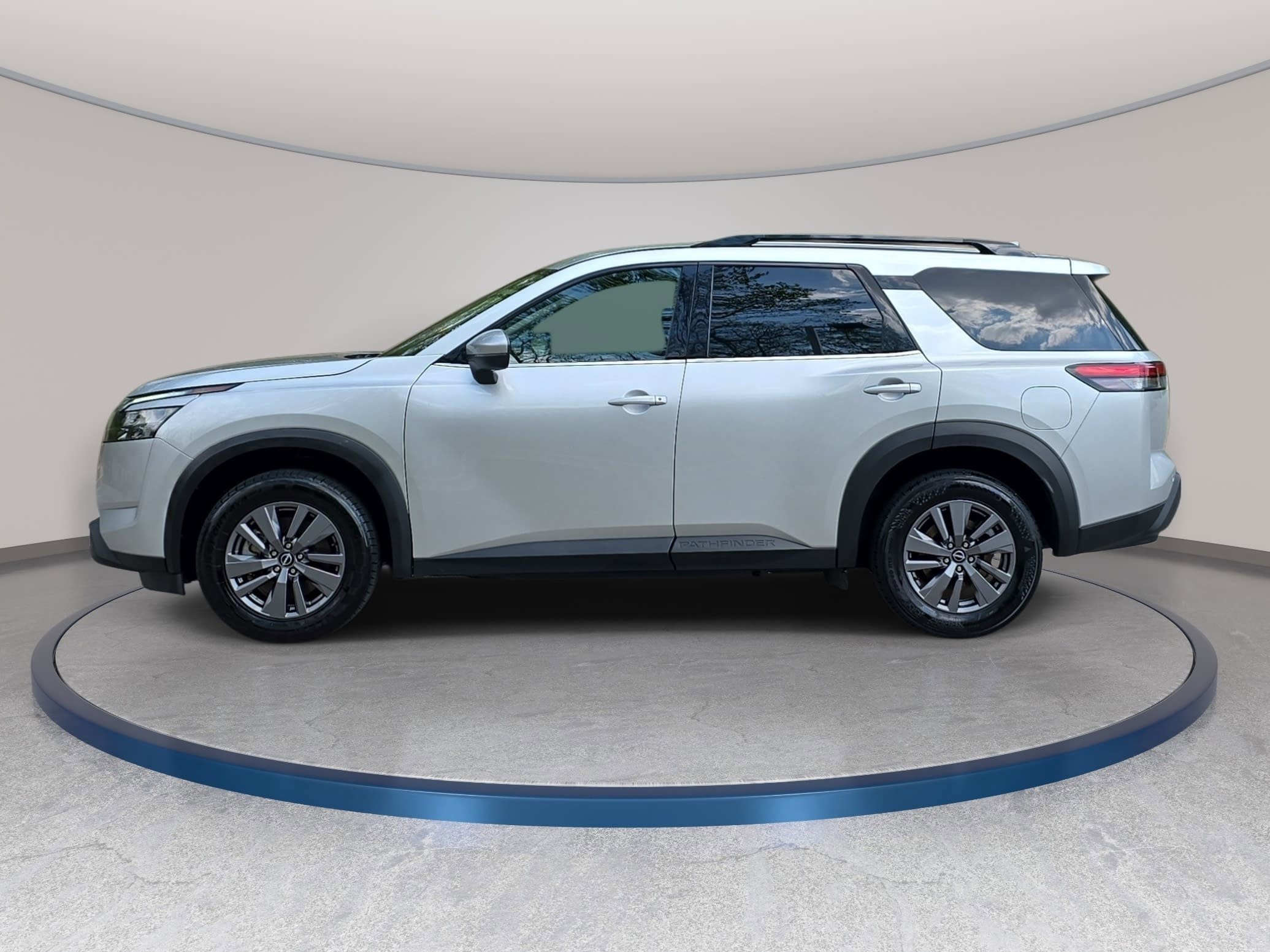Used 2024 Nissan Pathfinder SV image 8