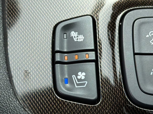 Used 2023 GMC Acadia AT4 w/ Technology Package image 31