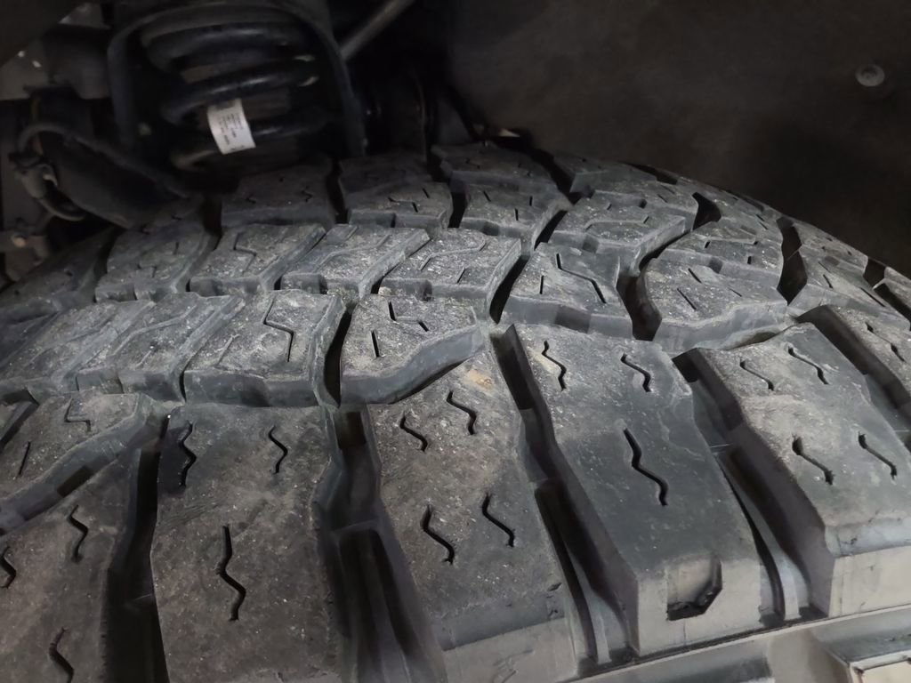 Used 2024 GMC Canyon AT4X AWD/4WD image 11