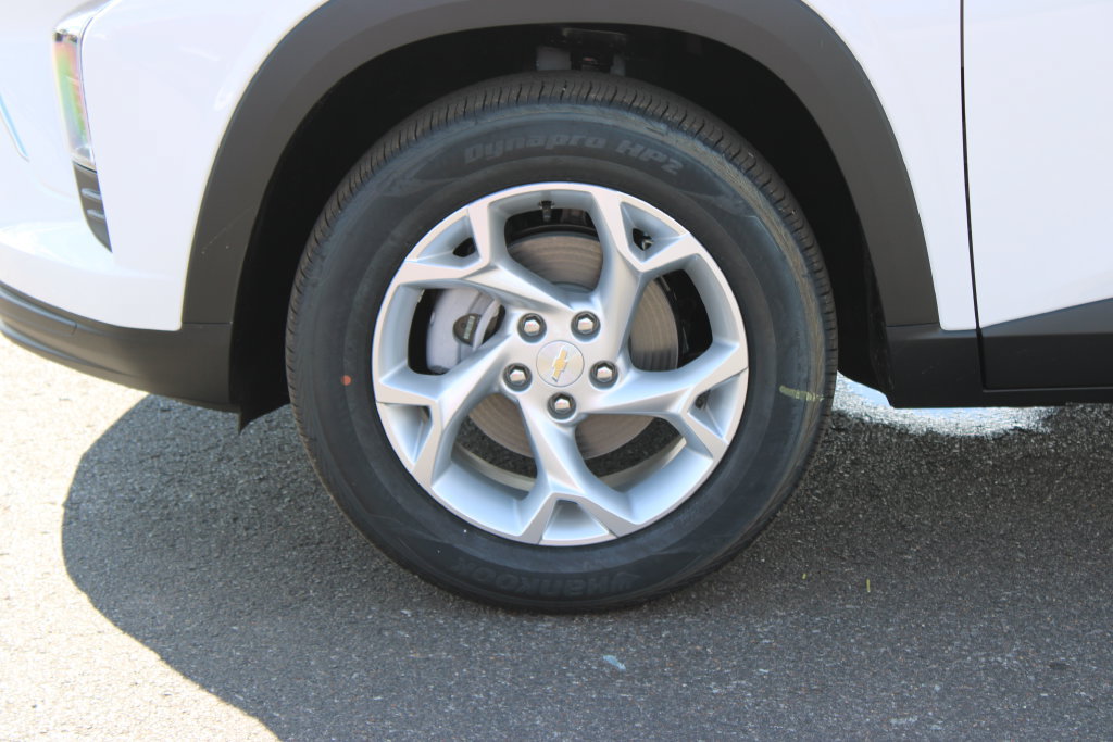 New 2026 Chevrolet Trax LS w/ LS Convenience Package FWD image 16